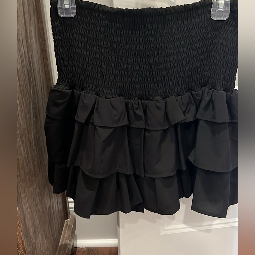 Black frilly skirt.